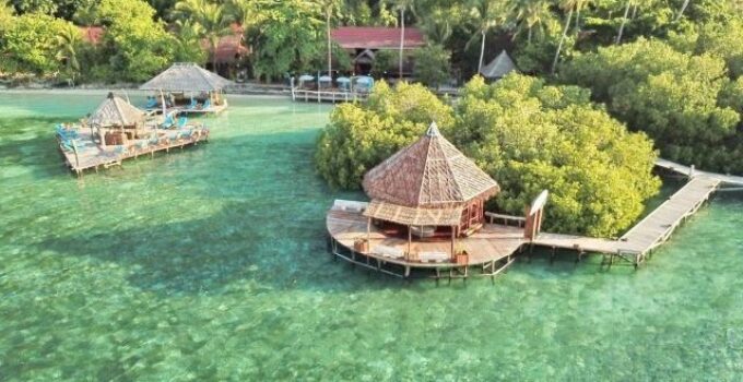 rekomendasi hotel di raja ampat