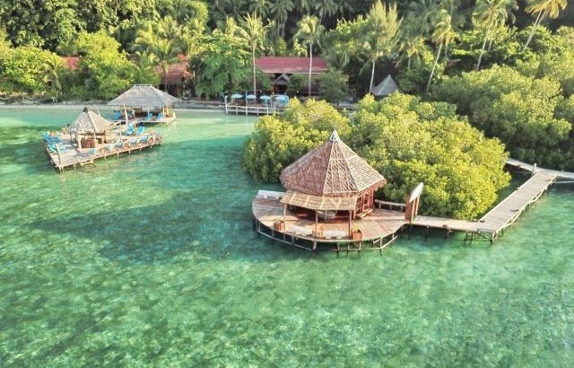 rekomendasi hotel di raja ampat